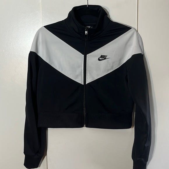 Cropped Nike Activewear Jacket - Picture 1 of 3